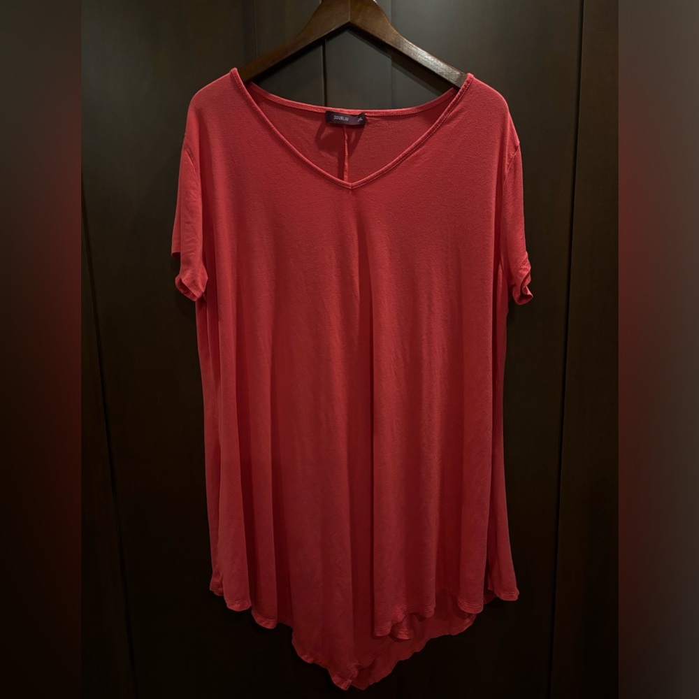 Long handkerchief hem tee